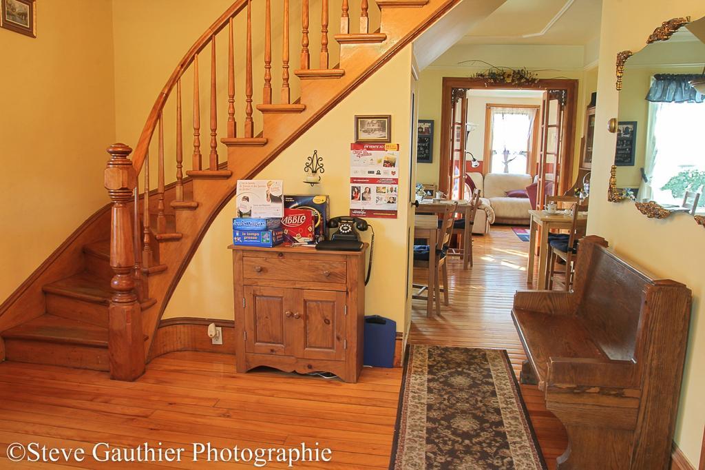 Ici Et Maintenant Bed & Breakfast Magog ภายนอก รูปภาพ