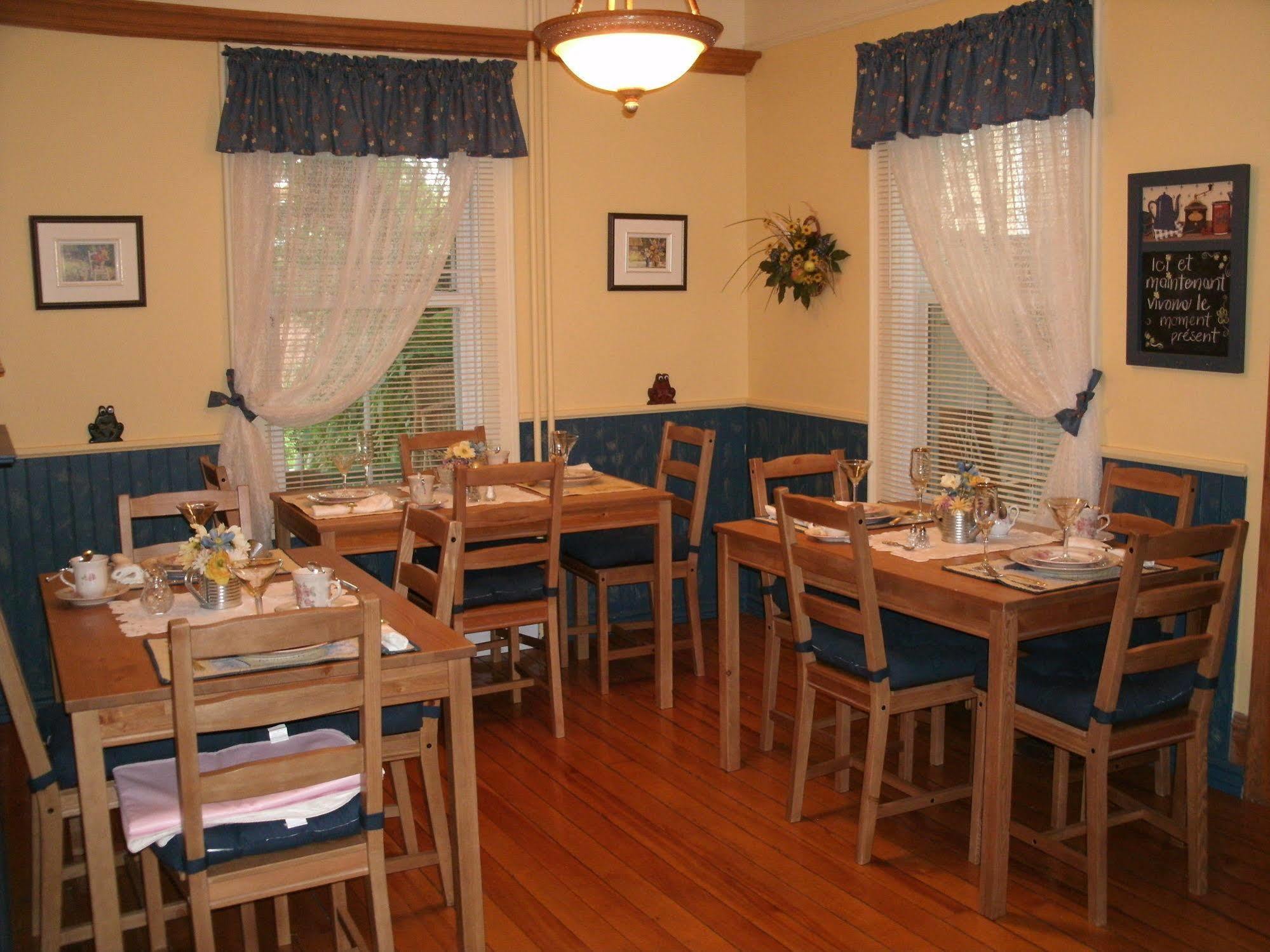 Ici Et Maintenant Bed & Breakfast Magog ภายนอก รูปภาพ